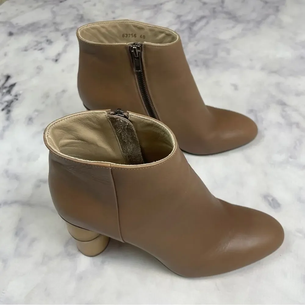 Shaina Mote Ikebana Bamboo Structural Heel Taupe Leather Ankle Boots Sz 40